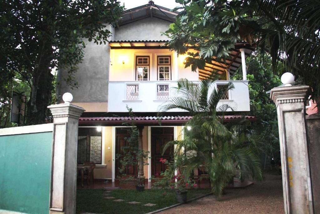 Lionka Guesthouse Mirissa Exterior photo