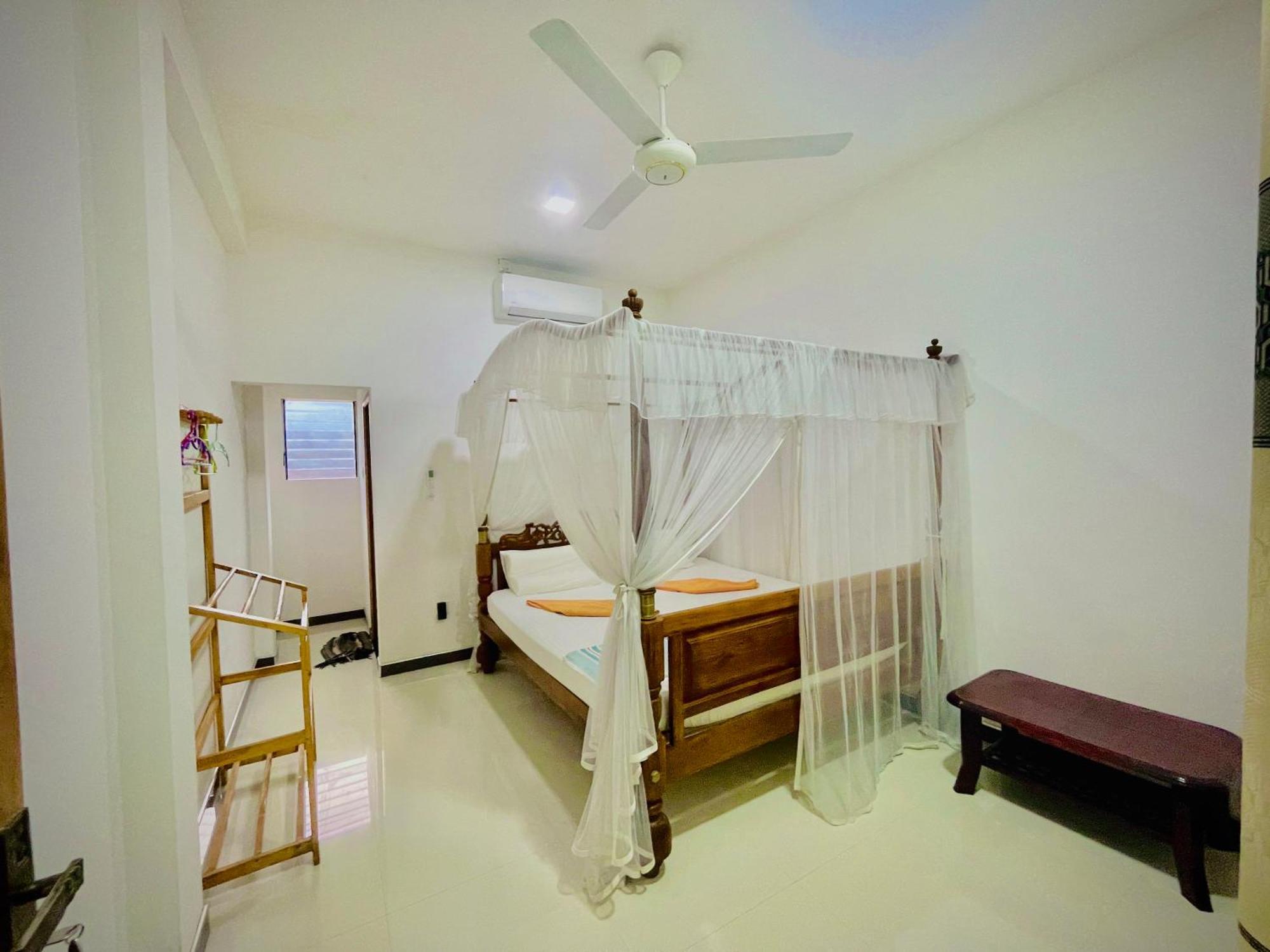 Lionka Guesthouse Mirissa Exterior photo