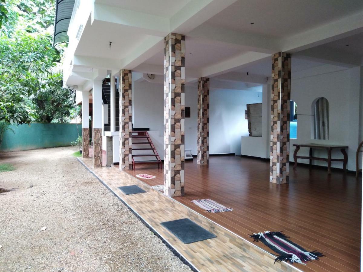 Lionka Guesthouse Mirissa Exterior photo